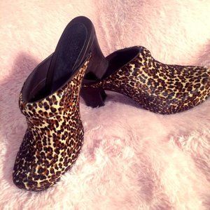 Dansko leopard / cheetah sz 10 clog slide-on